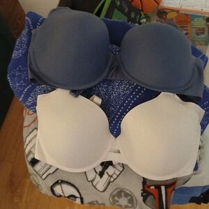 2  Bras Warners 38 D Bras Great Condition